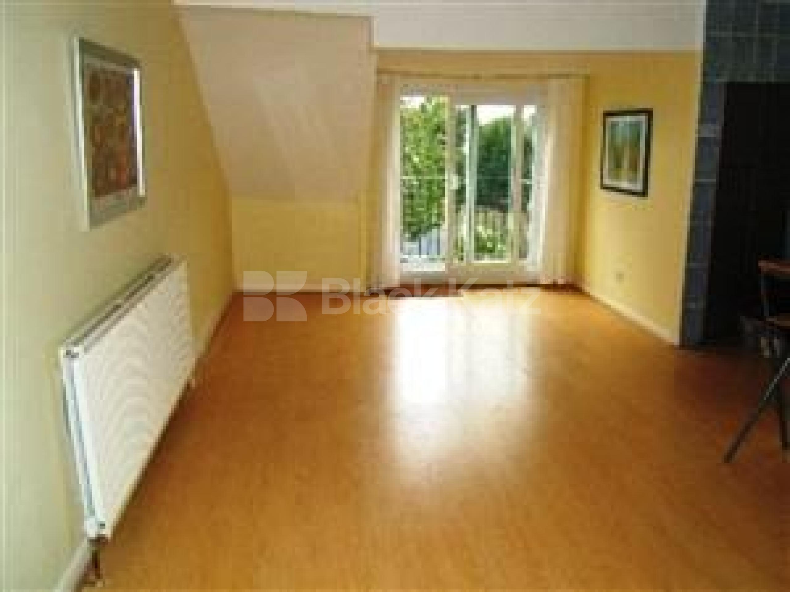 			2 Bedroom, 1 bath, 1 reception Flat			 Kings Avenue, MUSWELL HILL N10